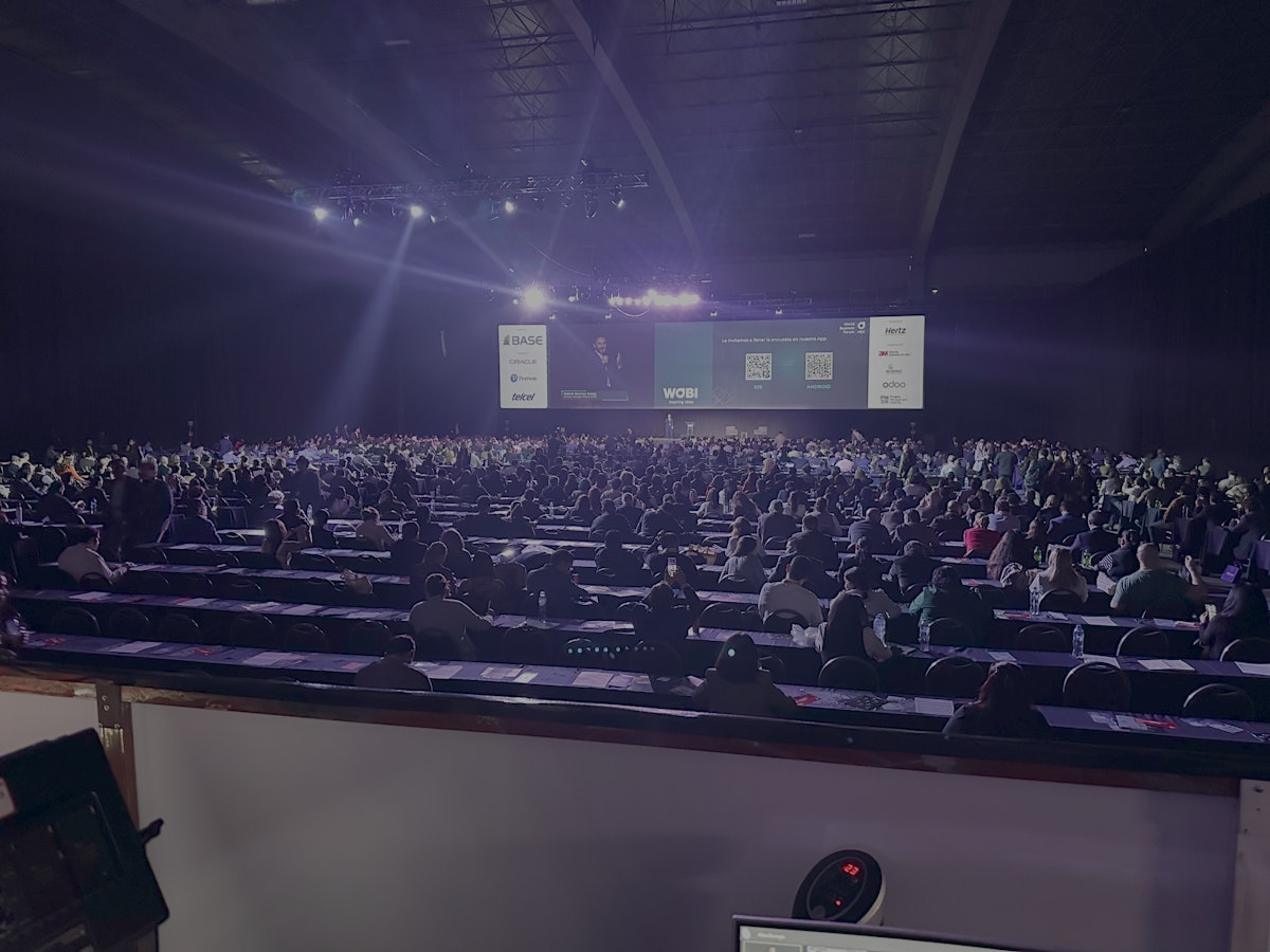 Evento para WOBI, producción de evento, presentadores en pantalla