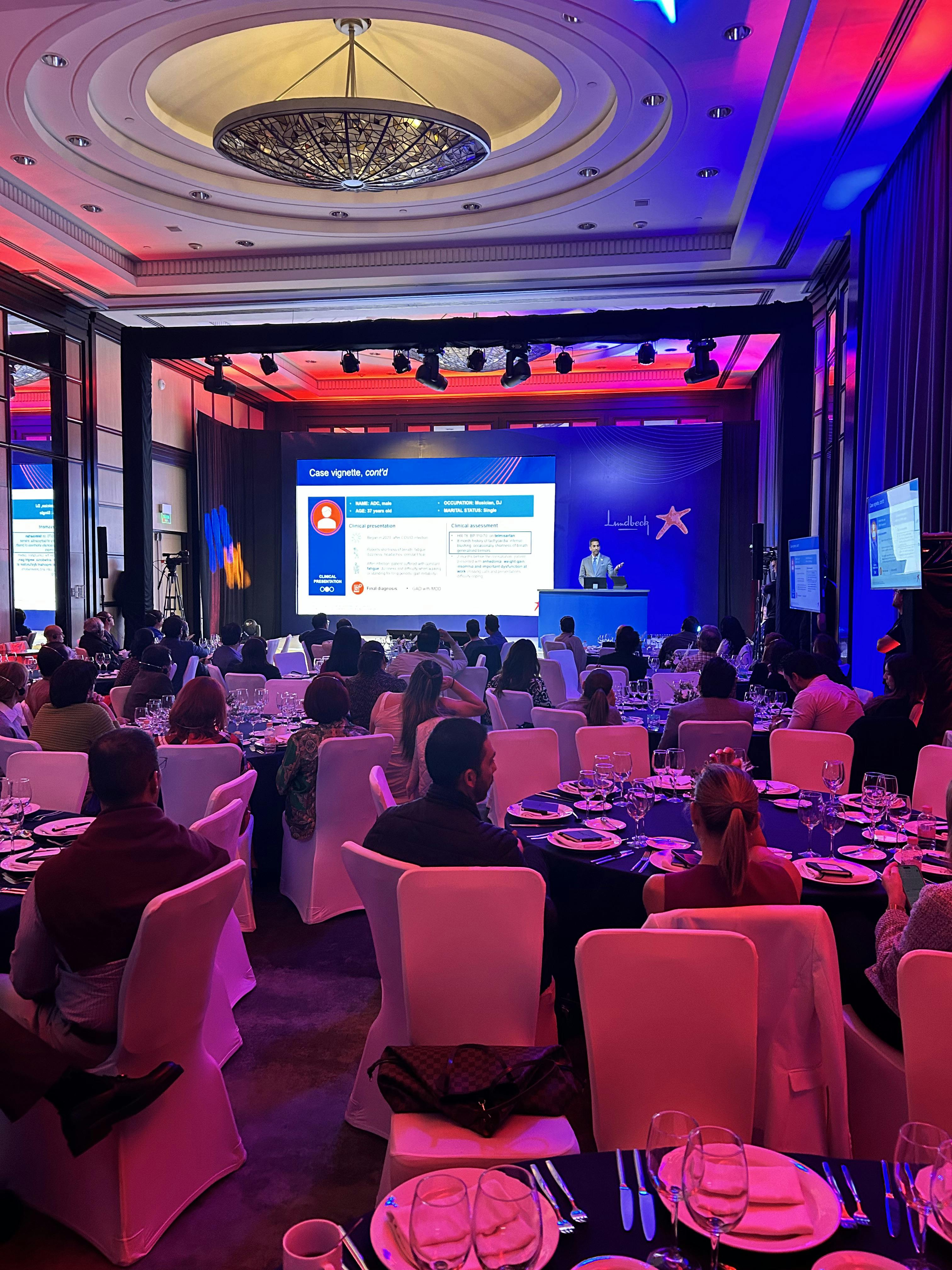 presentación con ponenente en evento corporativo