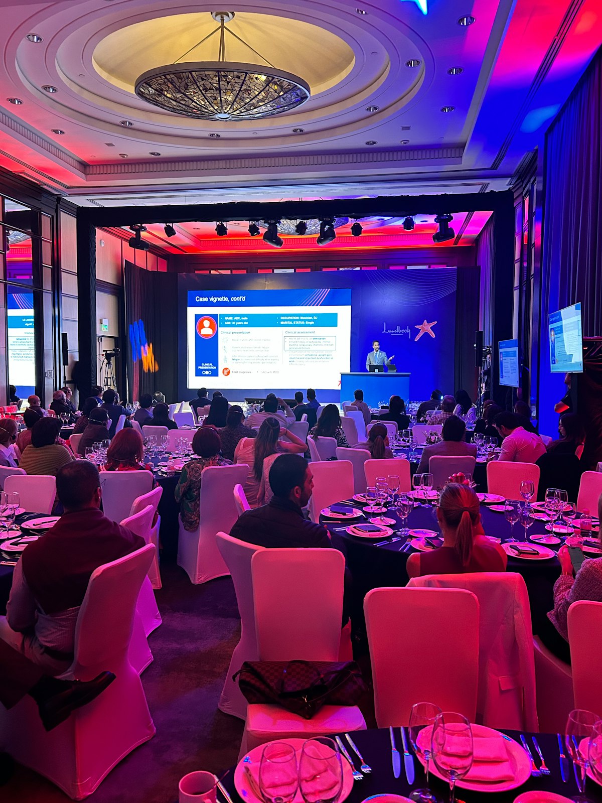 presentación con ponenente en evento corporativo